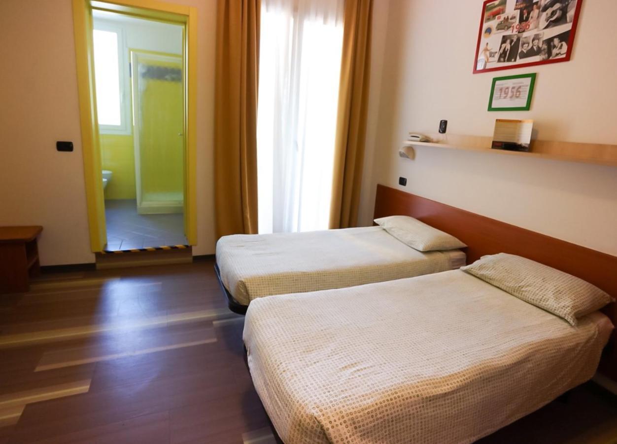 Hotel Morfeo - Young People Hotels (Adults Only) Rimini Zewnętrze zdjęcie