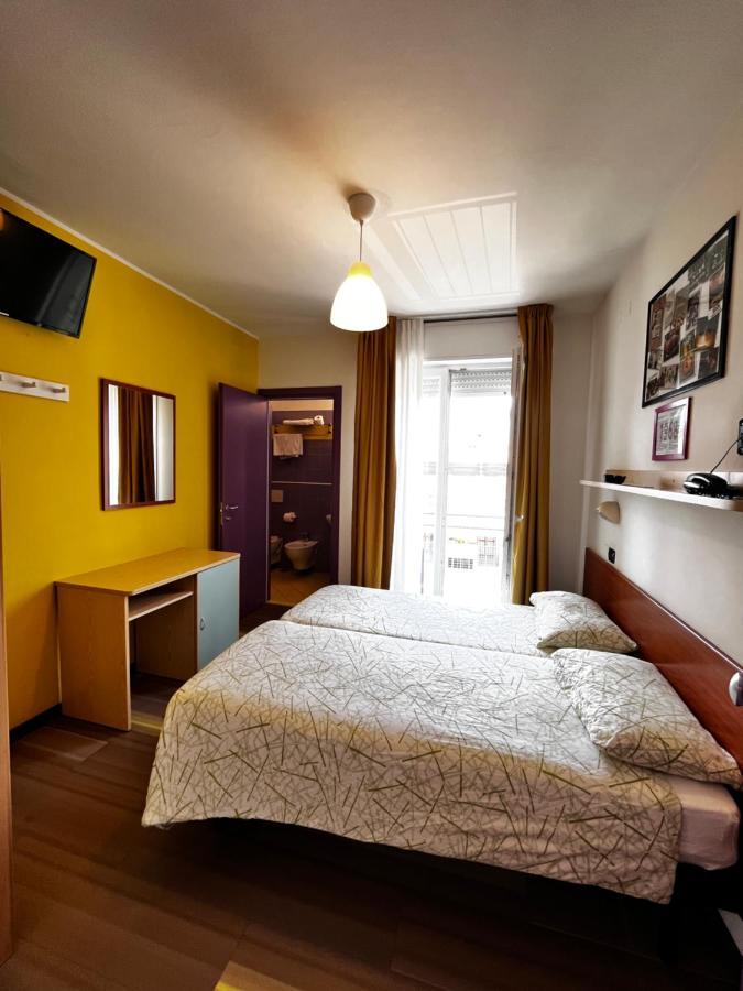 Hotel Morfeo - Young People Hotels (Adults Only) Rimini Zewnętrze zdjęcie